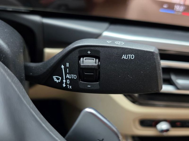 2023 BMW 3 Series 320i photo 27