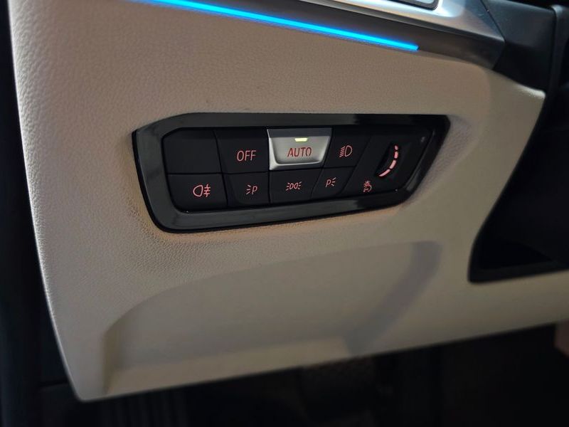 2023 BMW 3 Series 320i photo 28
