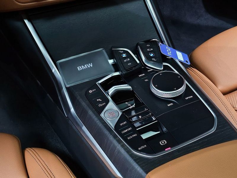 2023 BMW 3 Series 320i photo 9