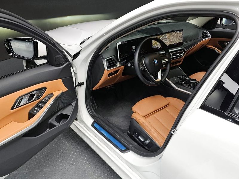 2023 BMW 3 Series 320i photo 10