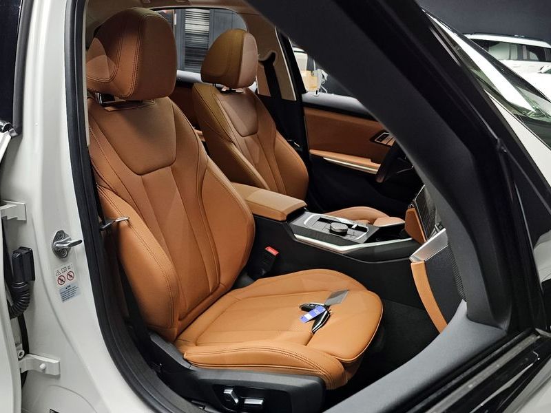 2023 BMW 3 Series 320i photo 12