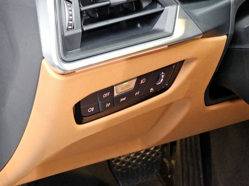 2023 BMW 3 Series 320i photo 15