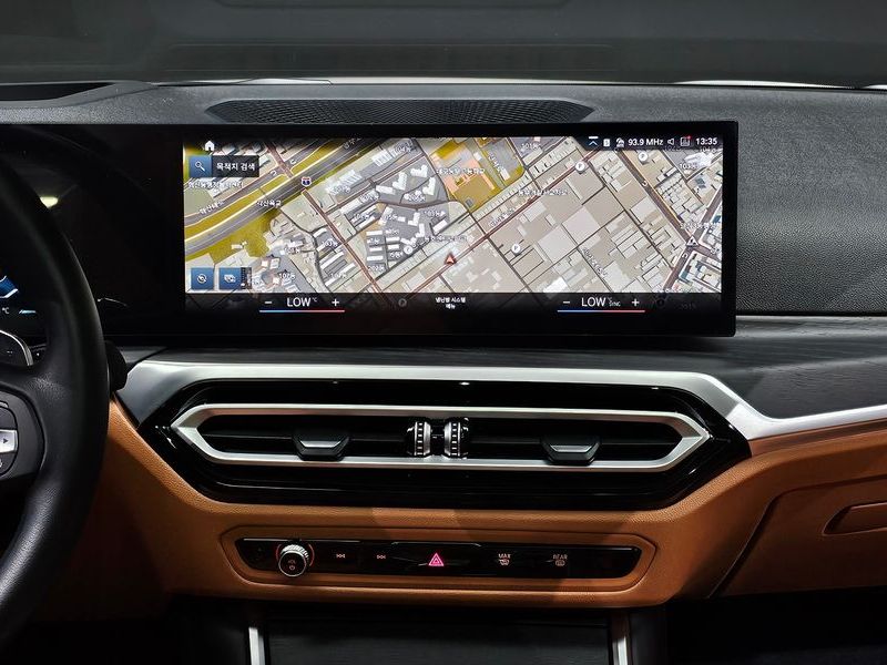 2023 BMW 3 Series 320i photo 16