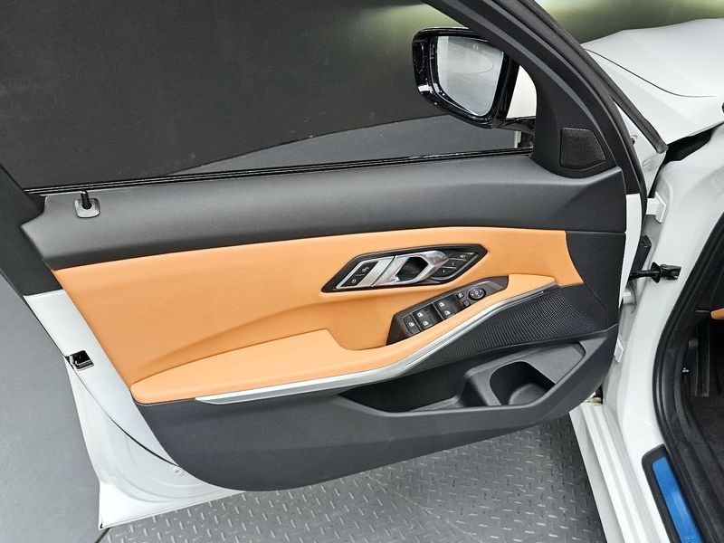 2023 BMW 3 Series 320i photo 25