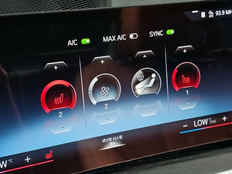 2023 BMW 3 Series 320i photo 30