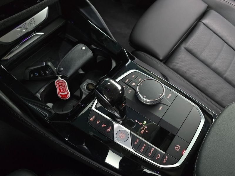 2023 BMW X4 xDrive20i xLine photo 9