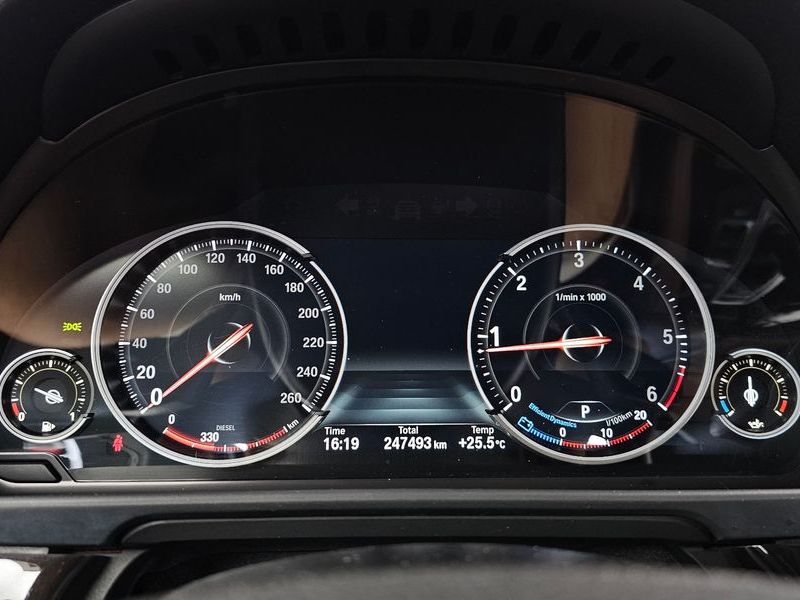 2013 BMW 5 Series 525d xDrive photo 8