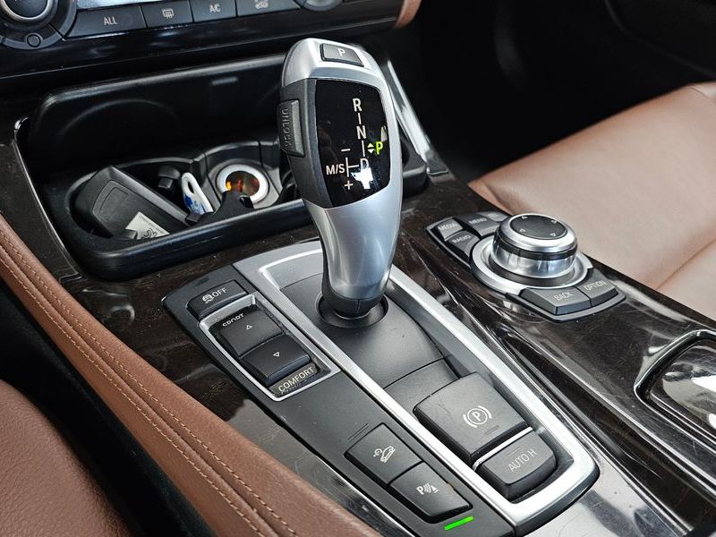 2013 BMW 5 Series 525d xDrive photo 9