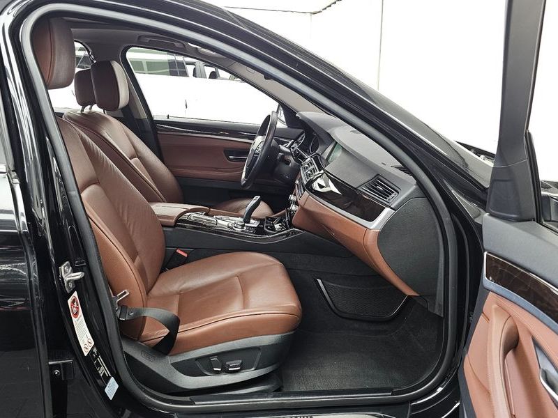 2013 BMW 5 Series 525d xDrive photo 11