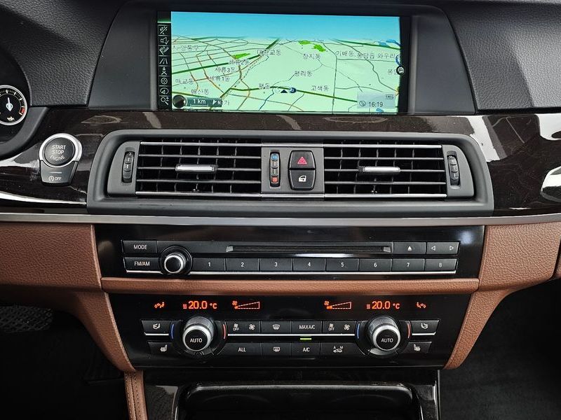 2013 BMW 5 Series 525d xDrive photo 14