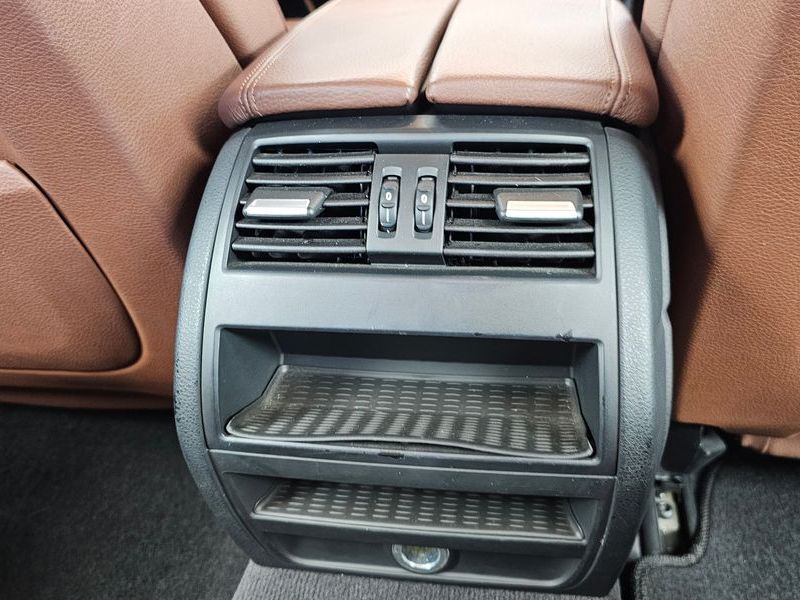 2013 BMW 5 Series 525d xDrive photo 19