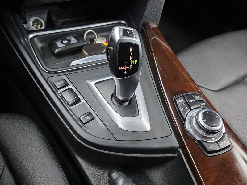 2012 BMW 3 Series 320d photo 9