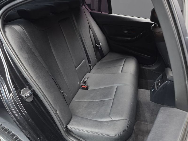 2012 BMW 3 Series 320d photo 11