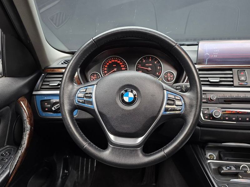 2012 BMW 3 Series 320d photo 12