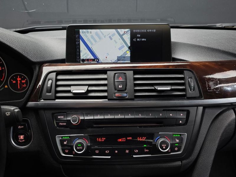 2012 BMW 3 Series 320d photo 13