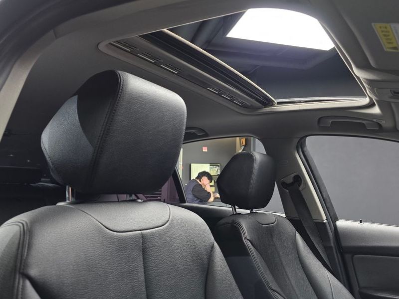 2012 BMW 3 Series 320d photo 17