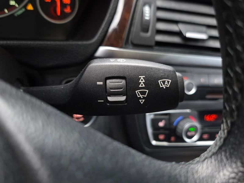 2012 BMW 3 Series 320d photo 18