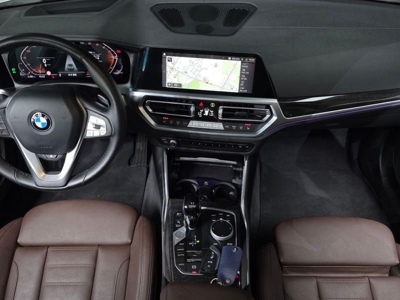 2022 BMW 3 Series 320d Luxury photo 7