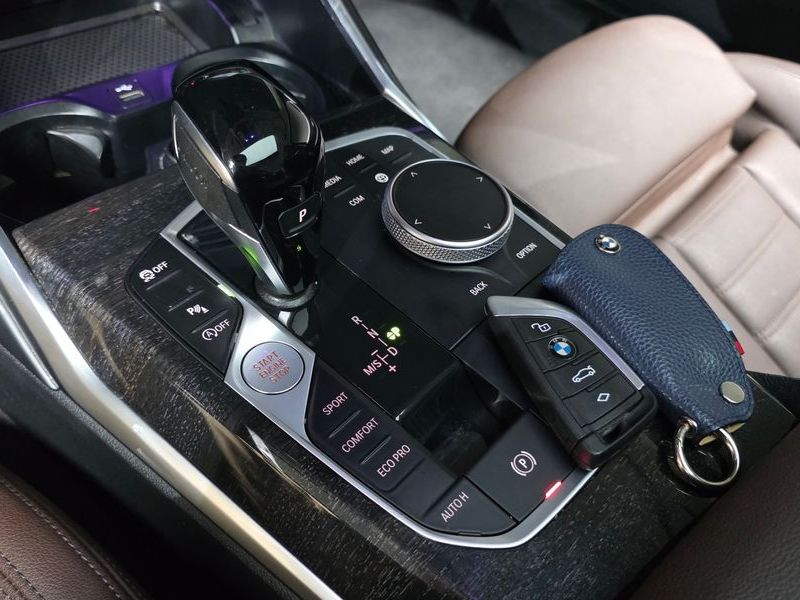 2022 BMW 3 Series 320d Luxury photo 9