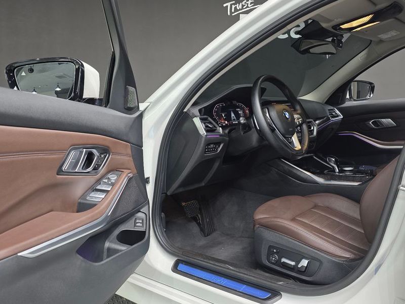 2022 BMW 3 Series 320d Luxury photo 10