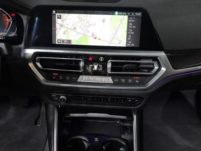 2022 BMW 3 Series 320d Luxury photo 13