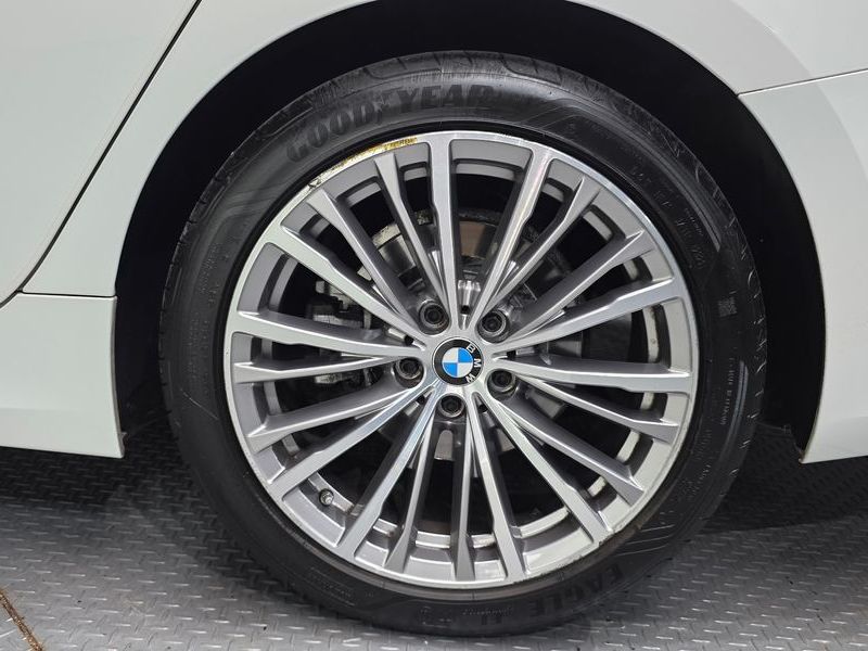 2022 BMW 3 Series 320d Luxury photo 21