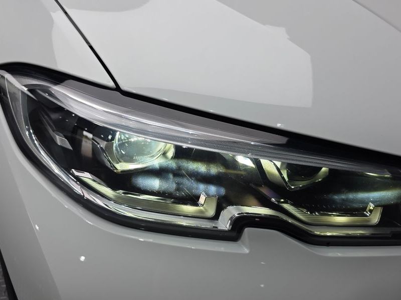2022 BMW 3 Series 320d Luxury photo 22