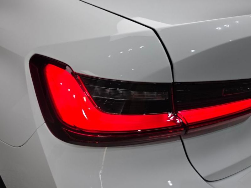 2022 BMW 3 Series 320d Luxury photo 23