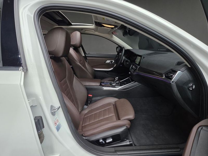 2022 BMW 3 Series 320d Luxury photo 26