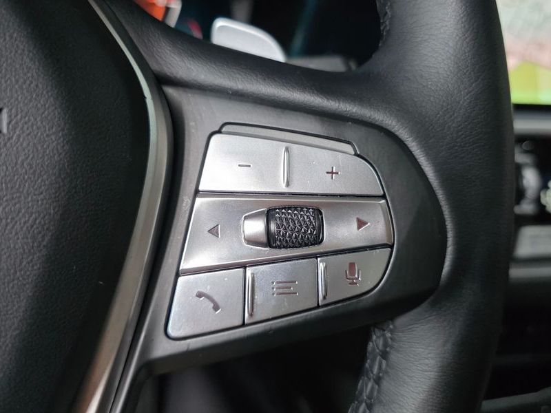 2022 BMW 3 Series 320d Luxury photo 28