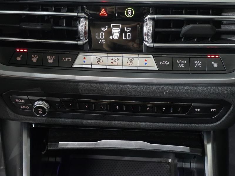 2022 BMW 3 Series 320d Luxury photo 29