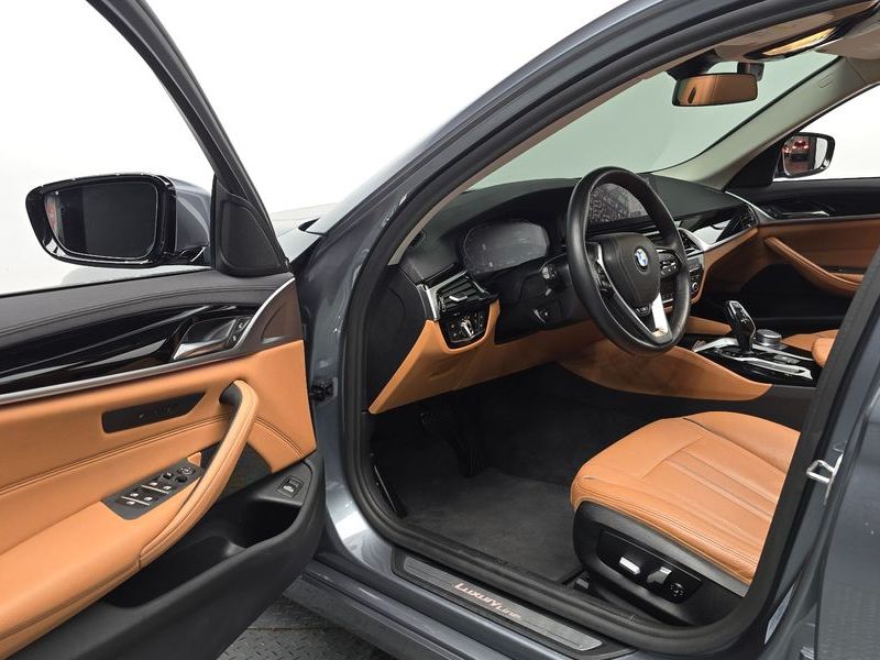 2020 BMW 5 Series 520i Luxury photo 10