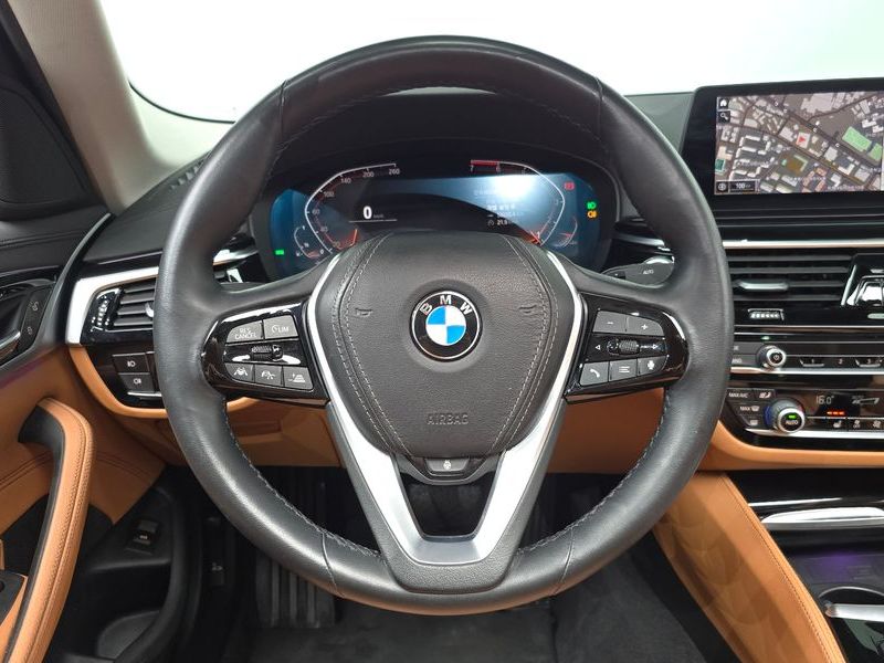 2020 BMW 5 Series 520i Luxury photo 14