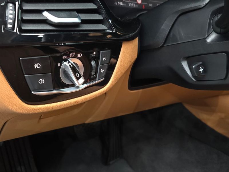 2020 BMW 5 Series 520i Luxury photo 19