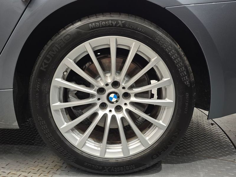 2020 BMW 5 Series 520i Luxury photo 21