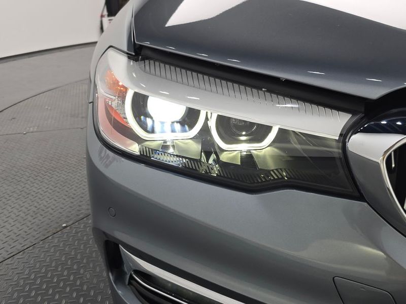 2020 BMW 5 Series 520i Luxury photo 22