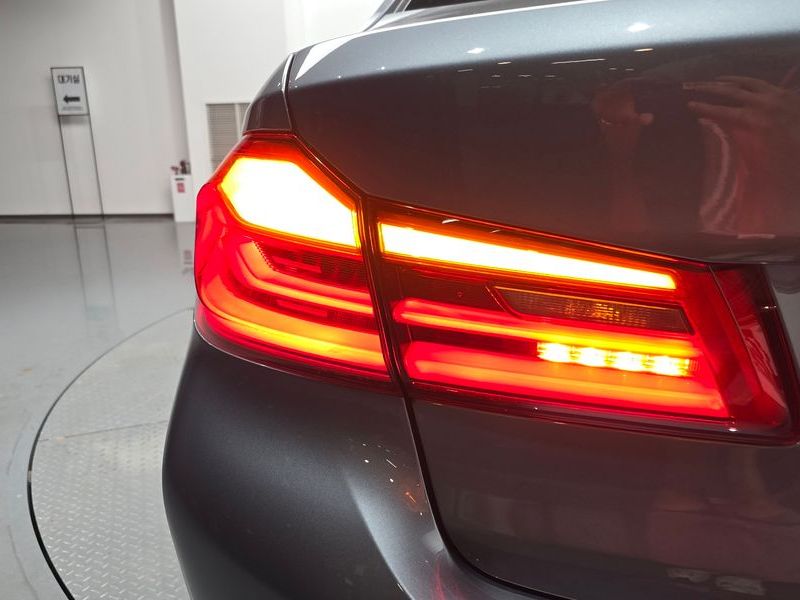 2020 BMW 5 Series 520i Luxury photo 23
