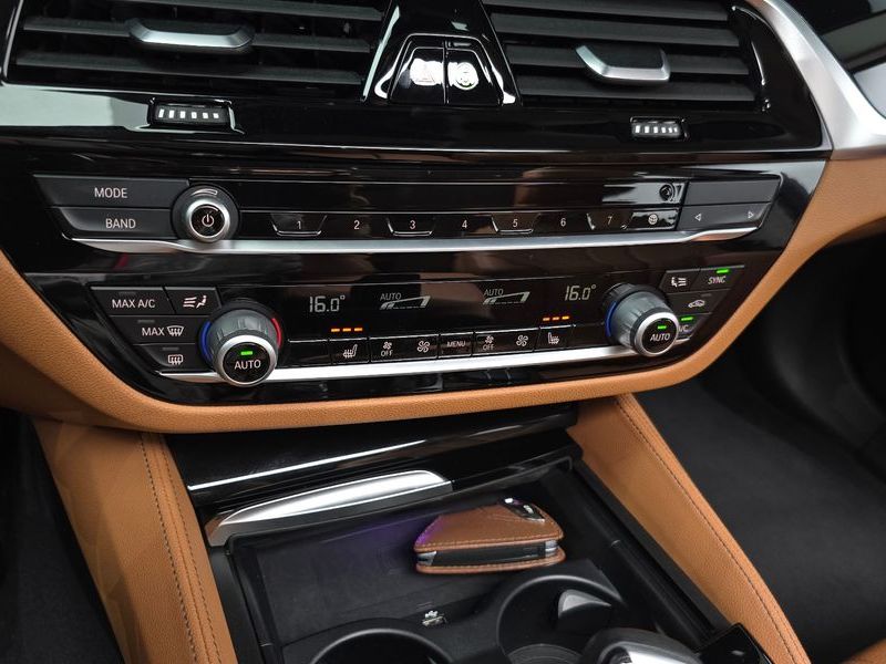 2020 BMW 5 Series 520i Luxury photo 30