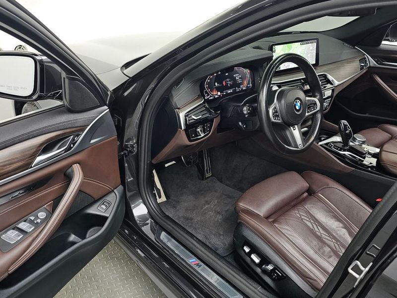 2021 BMW 5 Series 523d M Sport photo 10