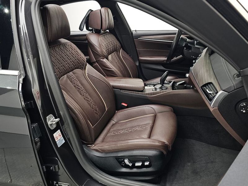 2021 BMW 5 Series 523d M Sport photo 11