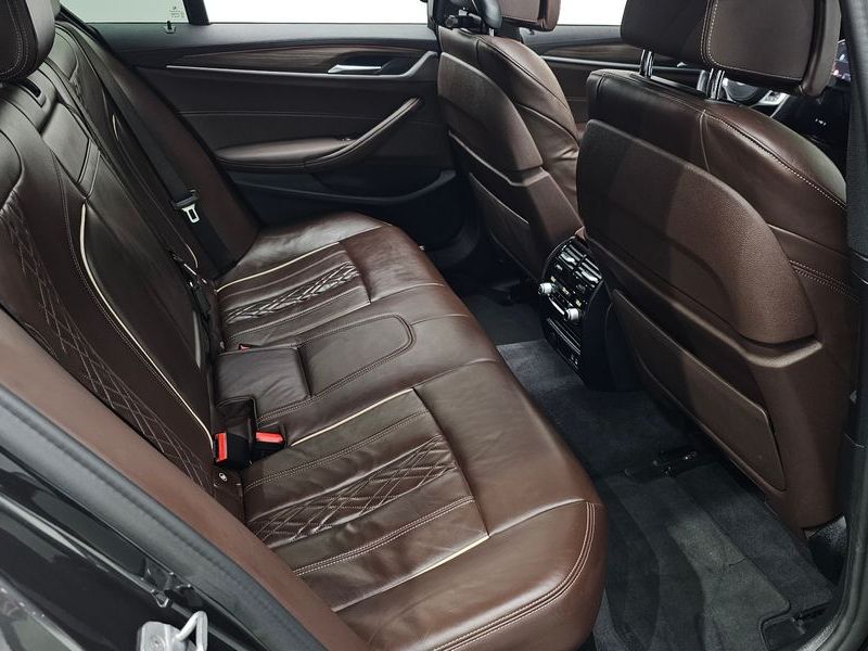 2021 BMW 5 Series 523d M Sport photo 12