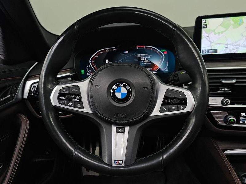 2021 BMW 5 Series 523d M Sport photo 13