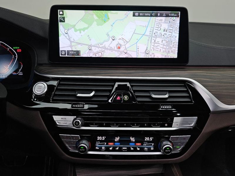 2021 BMW 5 Series 523d M Sport photo 14