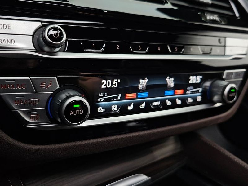 2021 BMW 5 Series 523d M Sport photo 19