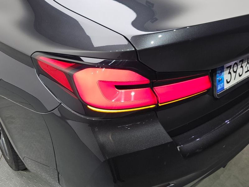 2021 BMW 5 Series 523d M Sport photo 23