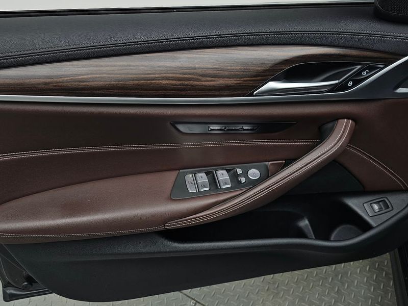 2021 BMW 5 Series 523d M Sport photo 24