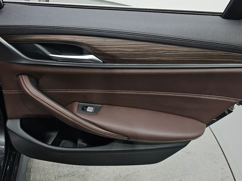 2021 BMW 5 Series 523d M Sport photo 25