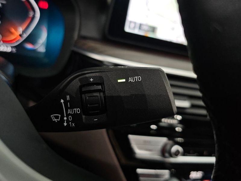 2021 BMW 5 Series 523d M Sport photo 28