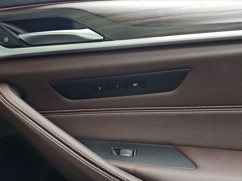 2021 BMW 5 Series 523d M Sport photo 30