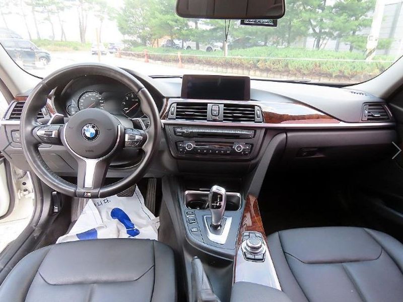 2013 BMW 3 Series 320i photo 7